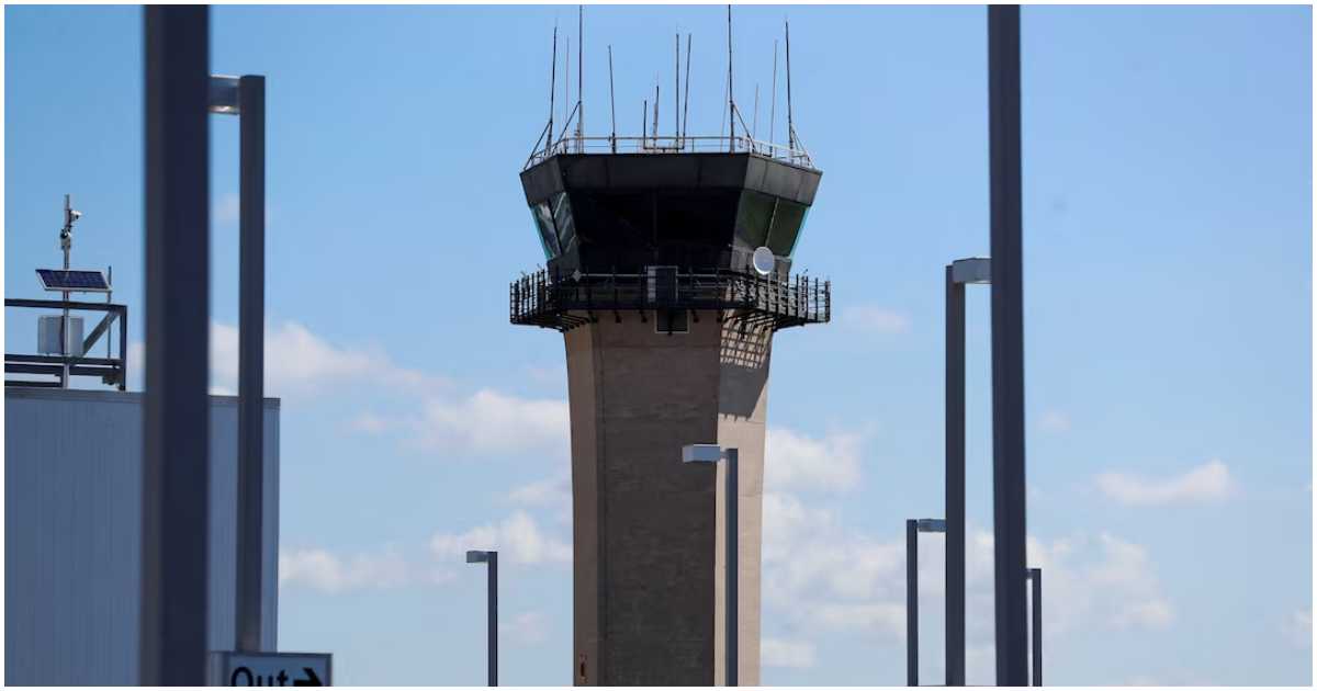 ফ্লোরিডার ট্যাম্পা ইন্টারন্যাশনাল এয়ারপোর্টের এয়ার ট্রাফিক কন্ট্রোল টাওয়ার। ছবি: রয়টার্স